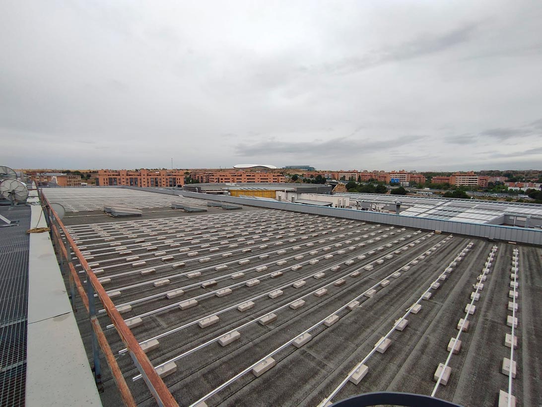 Ancrage et étanchéité des installations photovoltaïques sur les toits